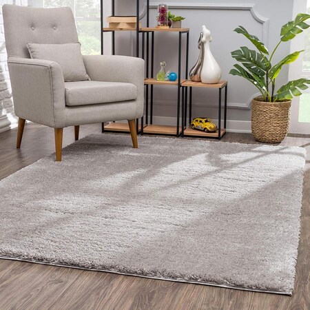 Homeroots 4 x 6 ft. Gray Modern Solid Shag Area Rug 392377